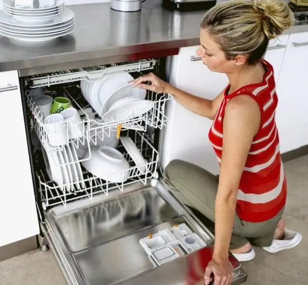 Woman at the dishwasher