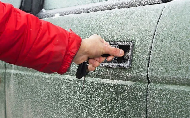 Zamrznuta Brava Na Vratima Automobila - Kako Ih Otvoriti, Uključujući I Nakon Pranja