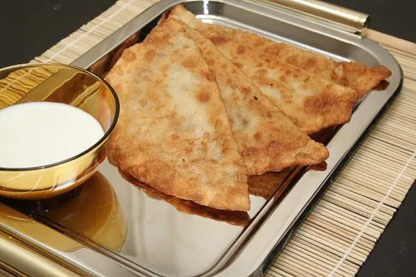 Chebureks de masa con leche