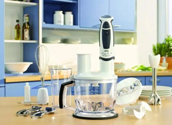 Braun funktionel blender i køkkenet