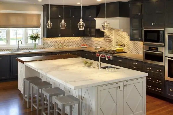 White table and dark set in the kitchen