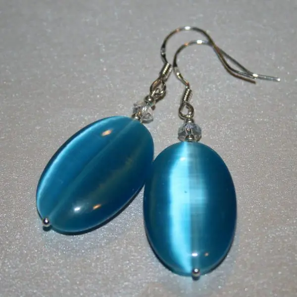 Oorbellen met blauw "Cat's eye"