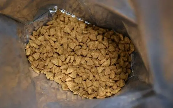 Purina One dry food pellets