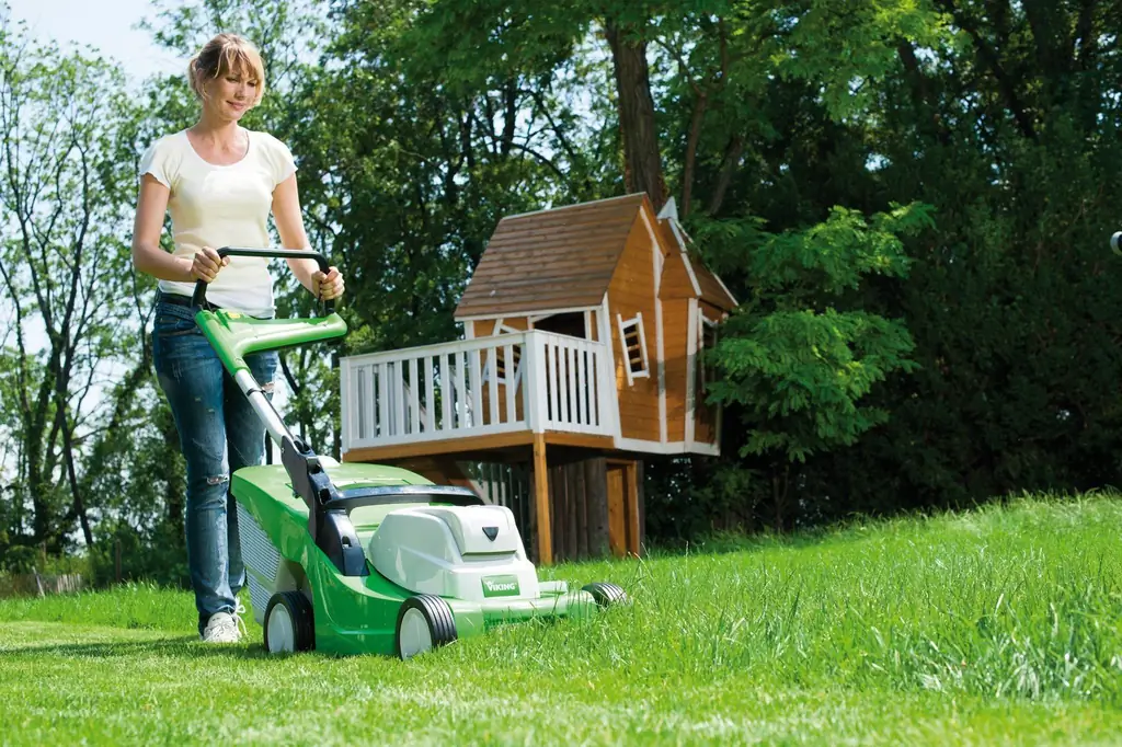 Ako Si Vybrať Kosačku Na Trávu Na Letnú Chatu: Benzínovú Alebo Elektrickú, S Vlastným Pohonom Alebo Manuálnu