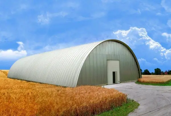 Lučni hangar