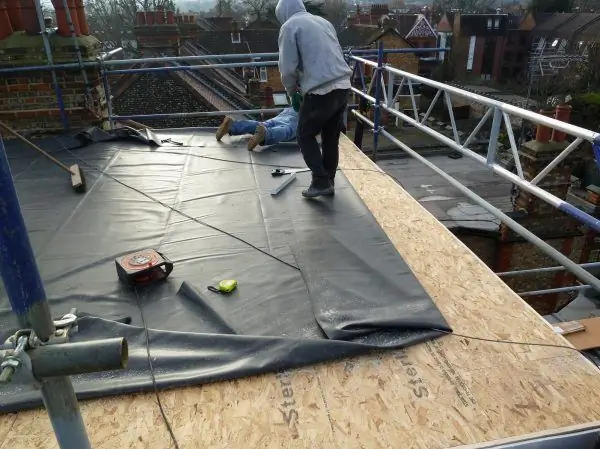 Installation of a roll roof on a wooden base