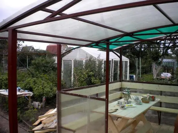 Construction of a gazebo made of polycarbonate