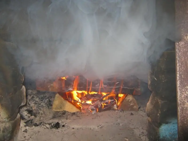 چگونه می توان با دستان خود پیش نویس را در دودکش افزایش داد و در صورت وجود پیش نویس معکوس چه کاری باید انجام داد