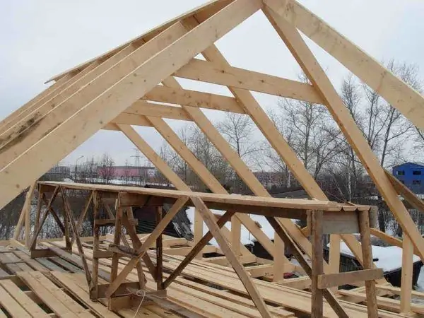 Gable stogo gegnių sistema