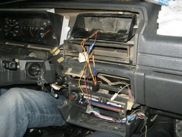 Instalando o rádio no carro