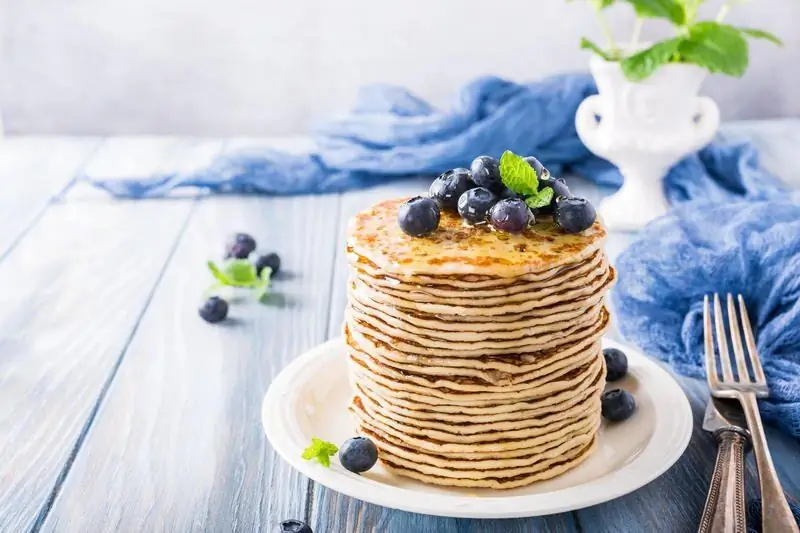 Pancakes Ua Los Ntawm Cov Hmoov Txhuv Nplej, Oatmeal, Mov, Pob Kws, Flaxseed, Sau Ntawv: Cov Kauj Ruam Los Ntawm Kauj Ruam Ua Zaub Mov Txawv Nrog Cov Duab Thiab Cov Yeeb Yaj Kiab