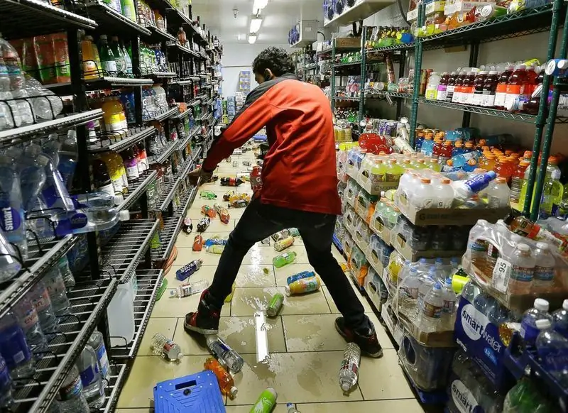 Mi A Teendő, Ha Egy üzletben Betör Egy Termék, Beleértve Egy üveg Alkoholt Is