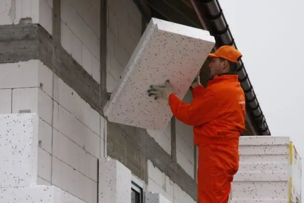 aïllament de les parets exteriors del graner amb poliestirè expandit