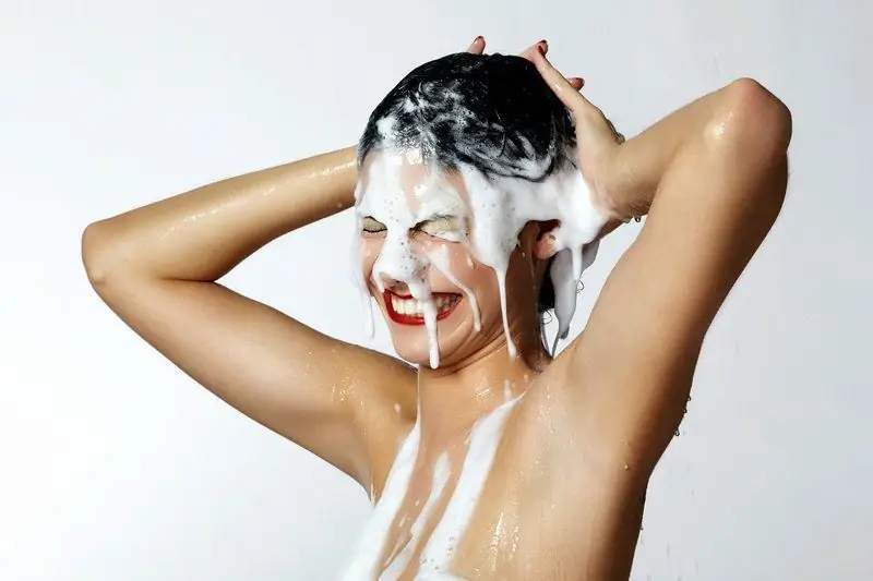 10 Erreurs Courantes Lors Du Lavage De Vos Cheveux