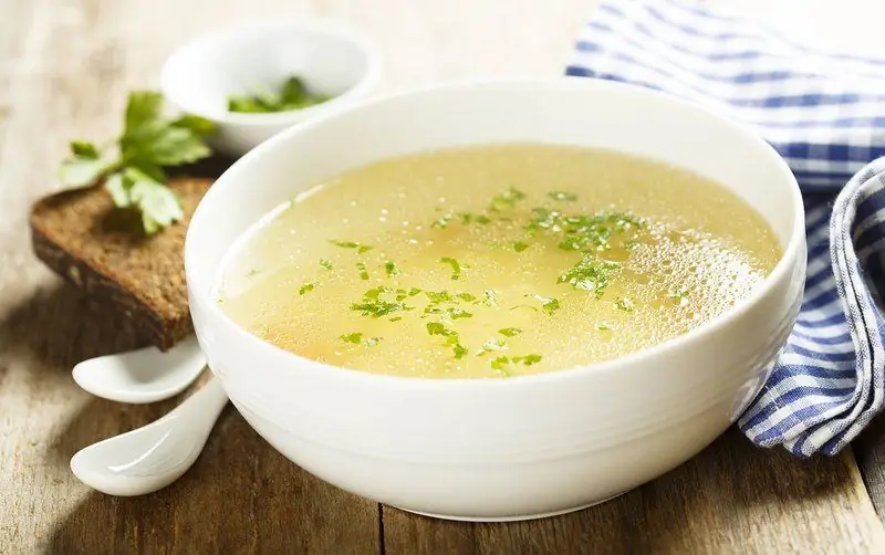 Hoe De Bouillon Transparant Te Maken Als Deze Troebel Is Of Op De Juiste Manier Te Koken, Inclusief Kip