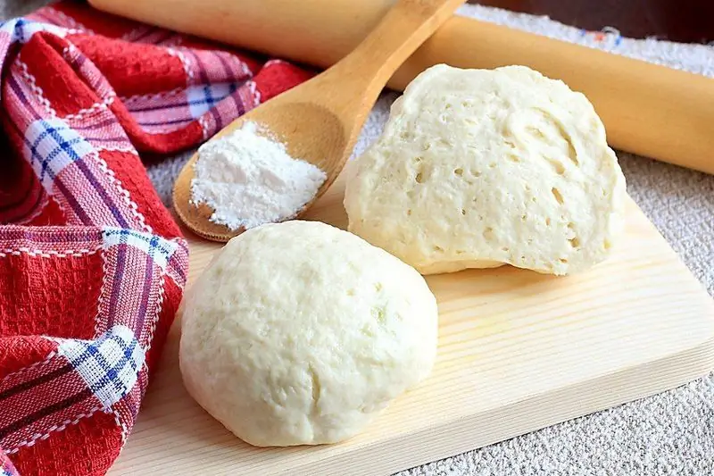 Lebadura Kuwarta Para Sa Pie Sa Oven: Masarap Na Mga Recipe Sa Bahay