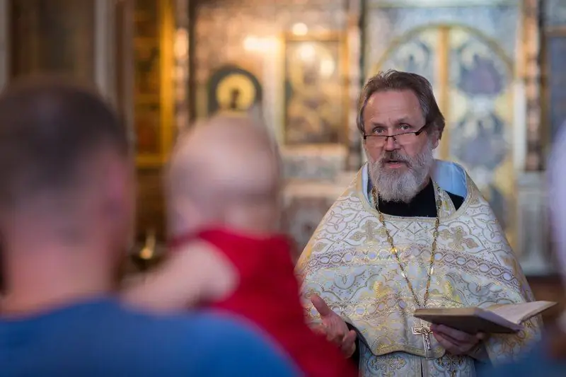 Welche Fragen Können Sie Einem Priester Bei Einem Treffen Stellen?