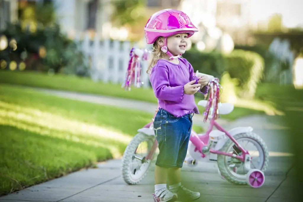 Cómo Enseñar A Un Niño A Andar En Bicicleta De Dos Ruedas + Video Y Fotos