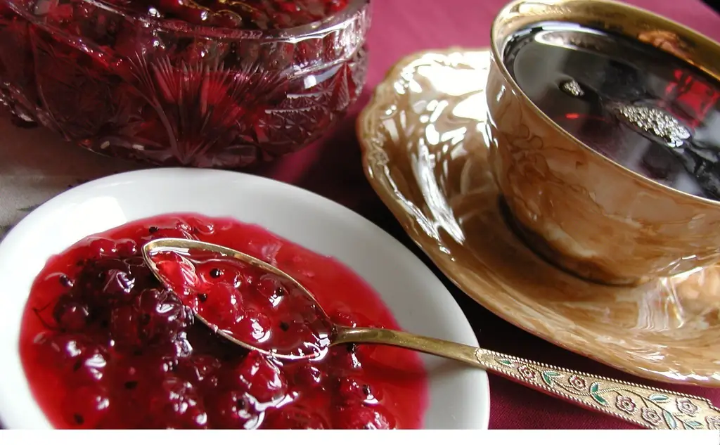 Das Beste Rezept Für Marmelade Mit Roten Johannisbeeren (in Tch Für Den Winter, Fünf Minuten Usw.) + Foto