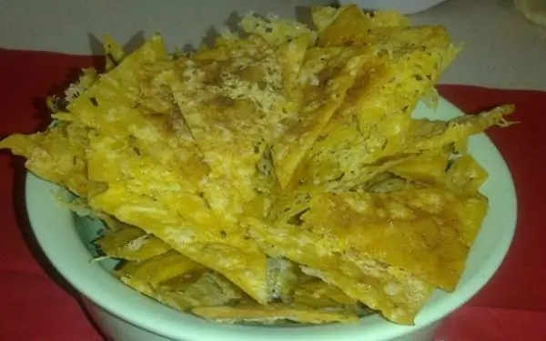 lavash chips in a plate