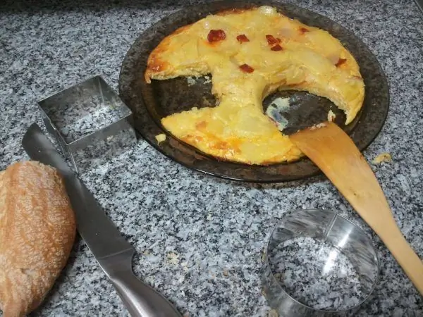 Slicing tortilla using metal molds