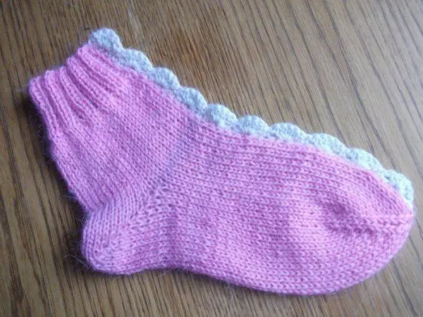 chaussettes bébé sur 2 aiguilles