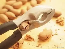 How to crack a pecan