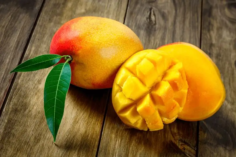 Come Sbucciare E Tagliare Correttamente Un Mango Con Un Osso A Casa: Una Descrizione Dei Principali Metodi, Foto E Video