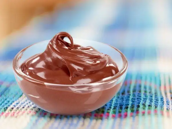 Cuenco de crema de chocolate