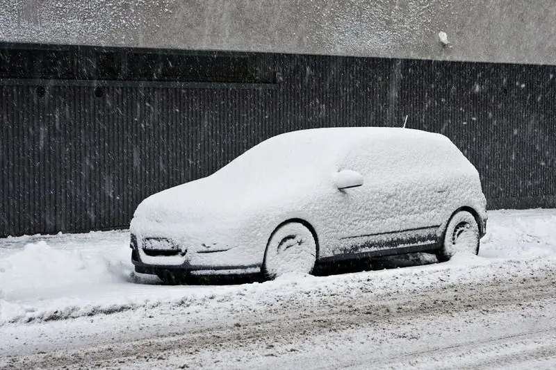 Waarom Het Onmogelijk Is Om Een automotor In De Winter Op Te Warmen: Is Het Waar Of Een Mythe, Wat Kan Bedreigen, Is Er Schade Aan De Auto?