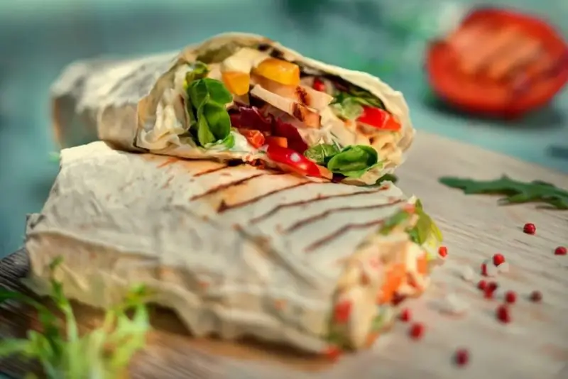 Rouleaux Lavash Avec Différentes Garnitures: Recettes Avec Bâtonnets De Crabe, Poisson Rouge, Carottes Coréennes, Viande Hachée Et Fromage