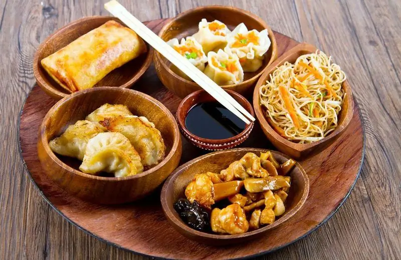 Asian Cuisine: Pinakamahusay Na Mga Recipe Ng Larawan Kasama Ang Ramen, Butter Chicken, Curry, Paneer, Tom Yum Soup, Kung Pao Chicken