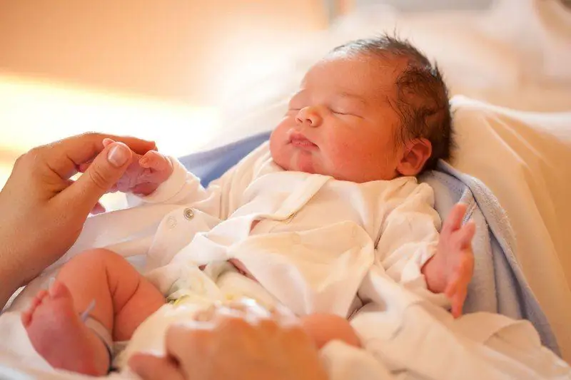 Wanita Portugis Melahirkan Anak Setelah Mati Otak