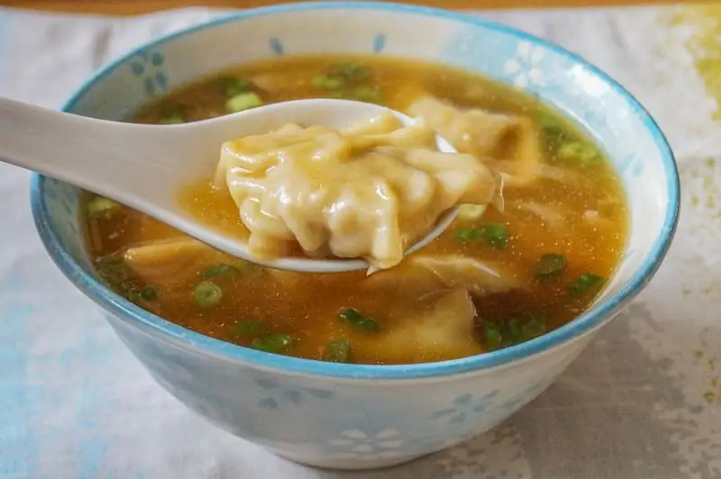 Buryat Kua Zaub Nrog Dumplings Thiab Mij: Daim Ntawv Qhia Ib Qib Zuj Zus Nrog Duab Thiab Yeeb Yaj Duab